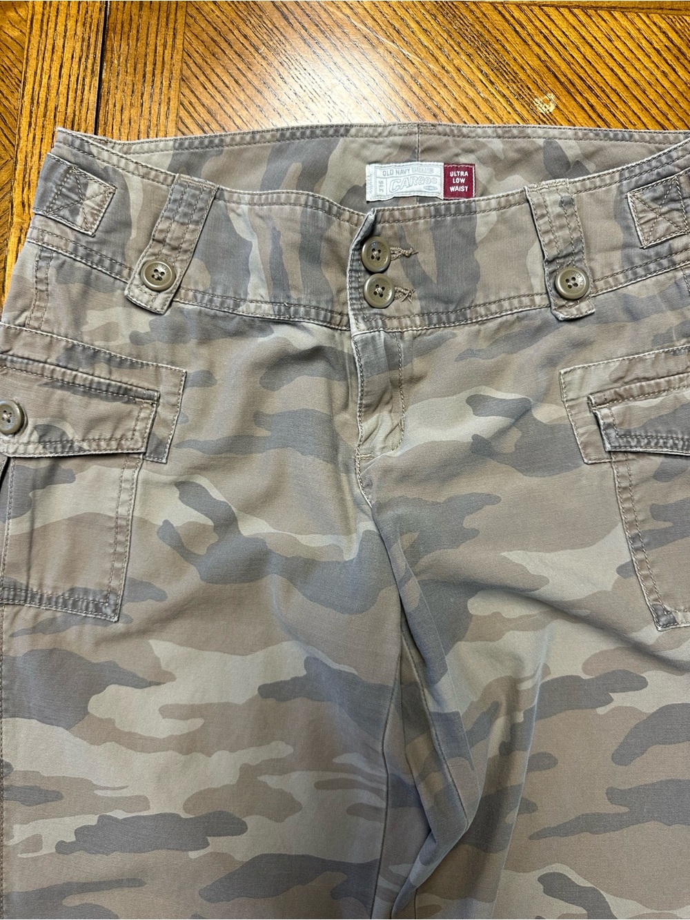 Vintage Old Navy ultra low waist Camo capris - Green/Tan